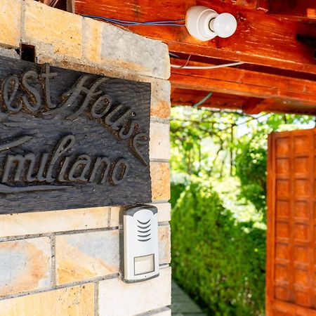 Guesthouse Emiljano เบราท ภายนอก รูปภาพ