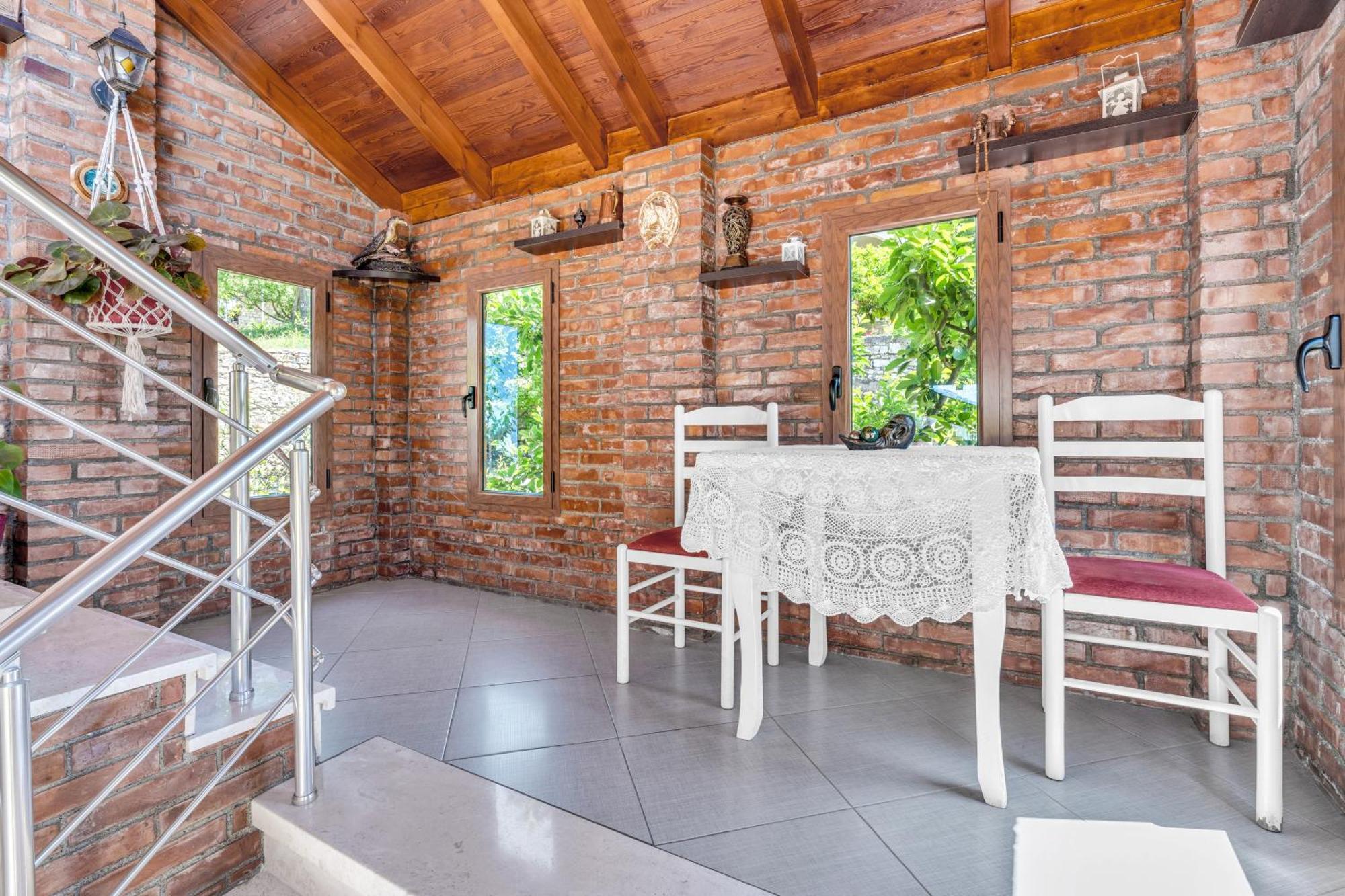 Guesthouse Emiljano เบราท ภายนอก รูปภาพ