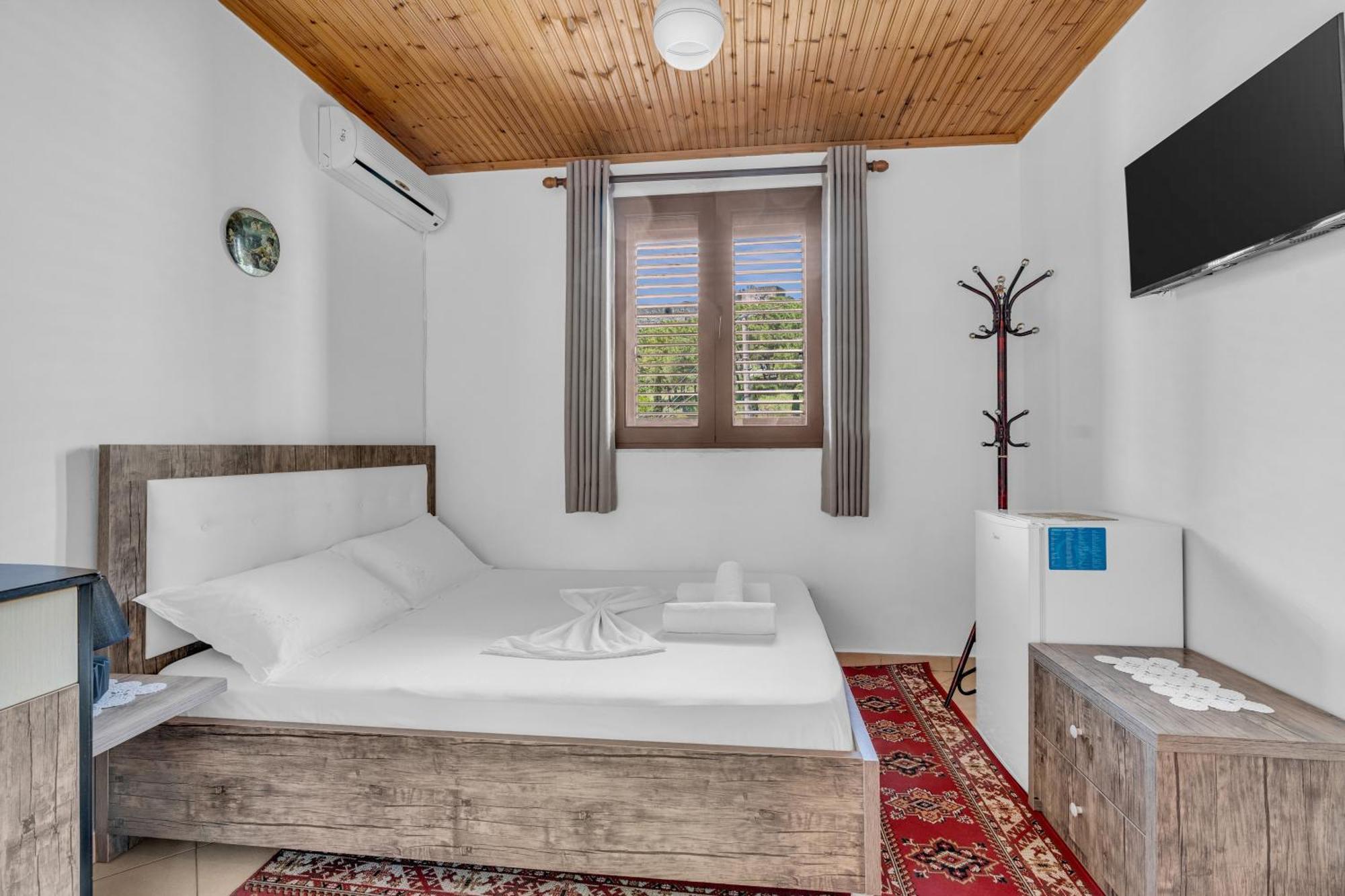 Guesthouse Emiljano เบราท ภายนอก รูปภาพ